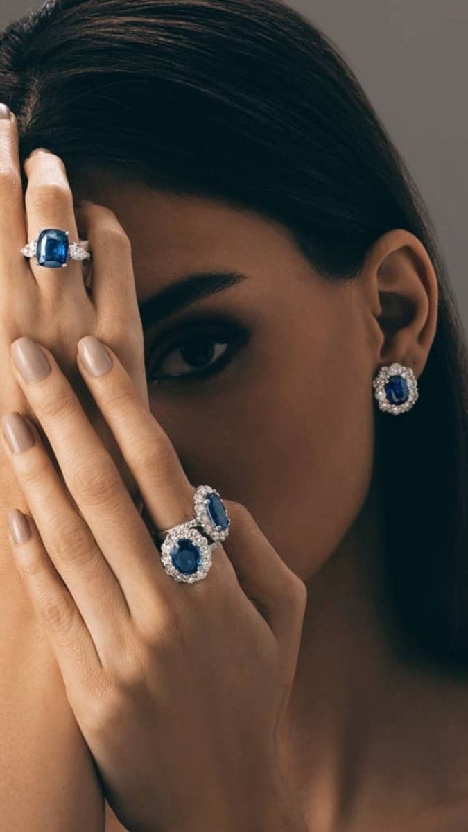 Idées de Cadeaux de Noël Liés aux Bijoux : Offrez de l'Éclat et de l'Émotion