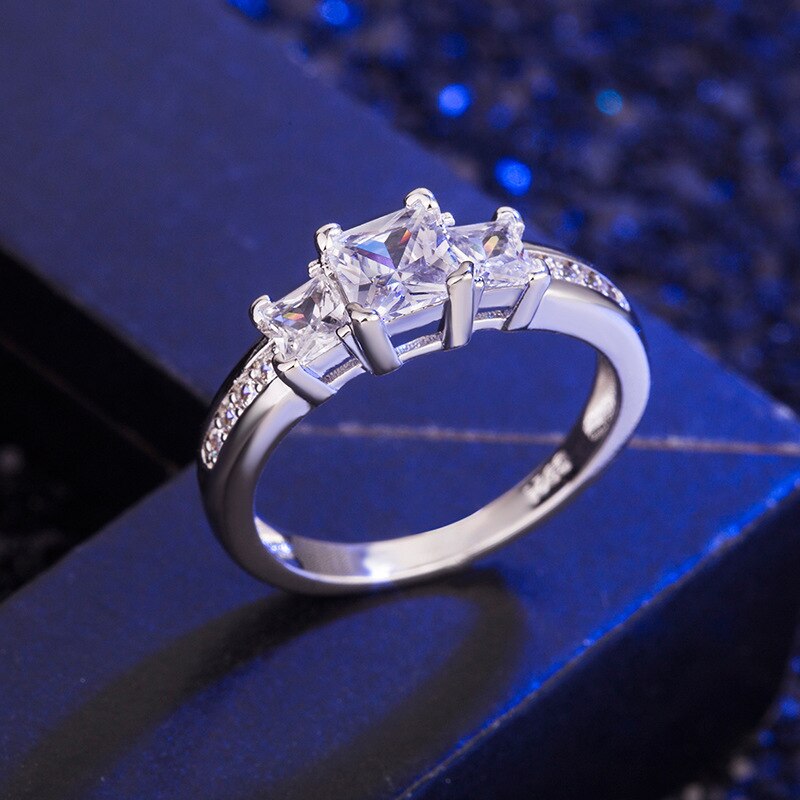 Elegante anello con pietra quadrata Anello in argento sterling