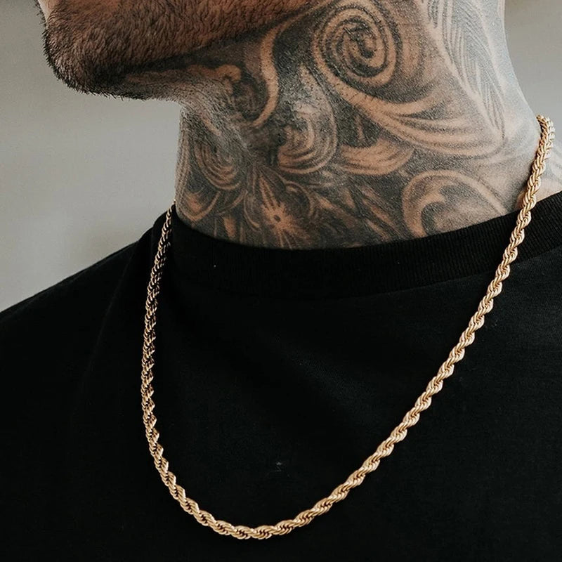 Collier à chaîne torsadée minimaliste