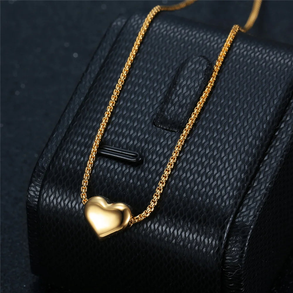 Cor Aureum: Collier Pendentif en Or 18K Plaqué avec Cœur d'Amour