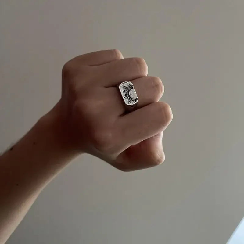 Bagues Soleil Gravées Vintage EternalBond - Bijoux de Rue Punk pour Hommes