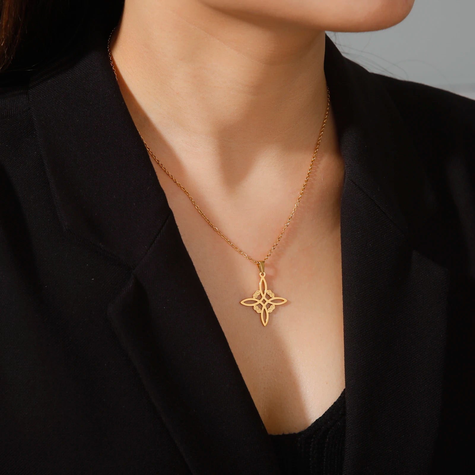 Collier Nœud de Sorcière en Acier Inoxydable