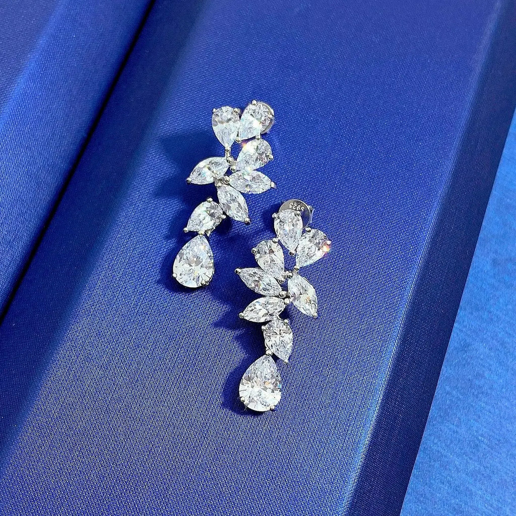 Boucles d'oreilles pendantes en feuille de moissanite