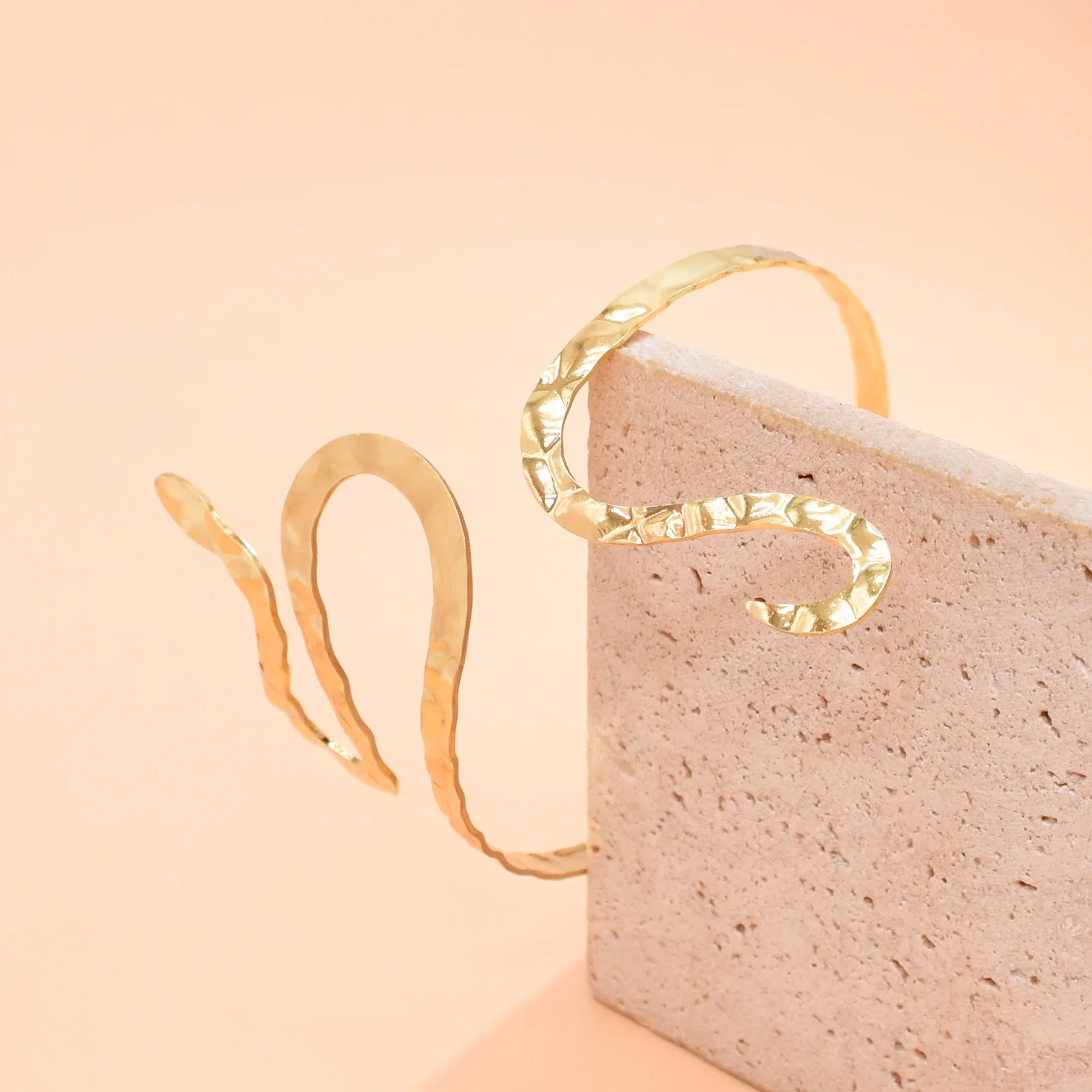New Fashion Creative Metal Line Serpentine Wrapped Arm Bracelet for Women Simple Snake Cuff Bracelets Punk Jewelry Accessories