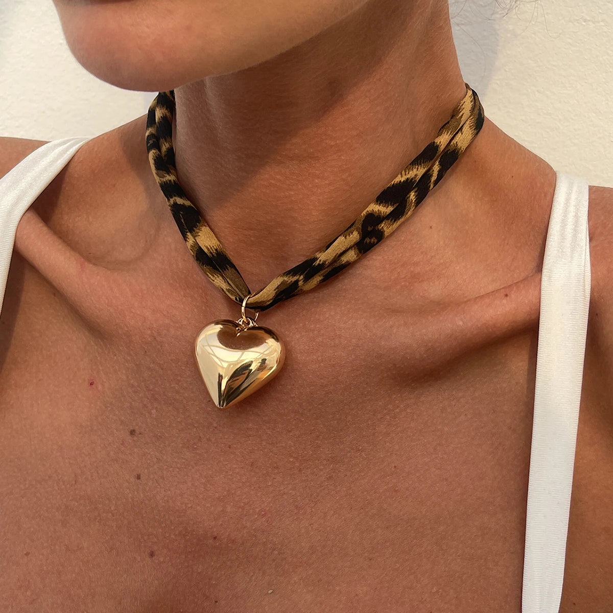 KunJoe 7 Styles Metal Starfish Conch Heart Pendant Necklace Women Leopard Pattern Soft Cotton Velvet Short Choker Neck Chain